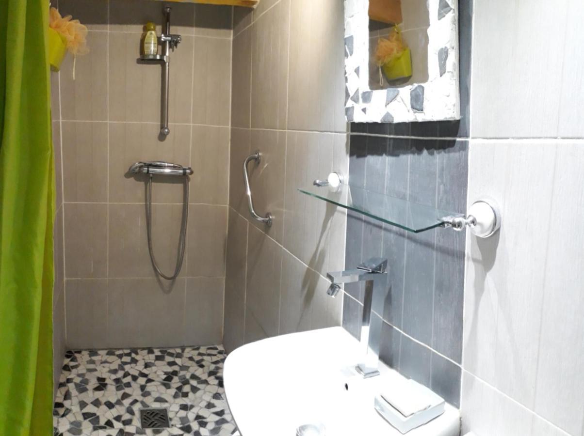 Patin Couffin Hotel Puyloubier Bagian luar foto