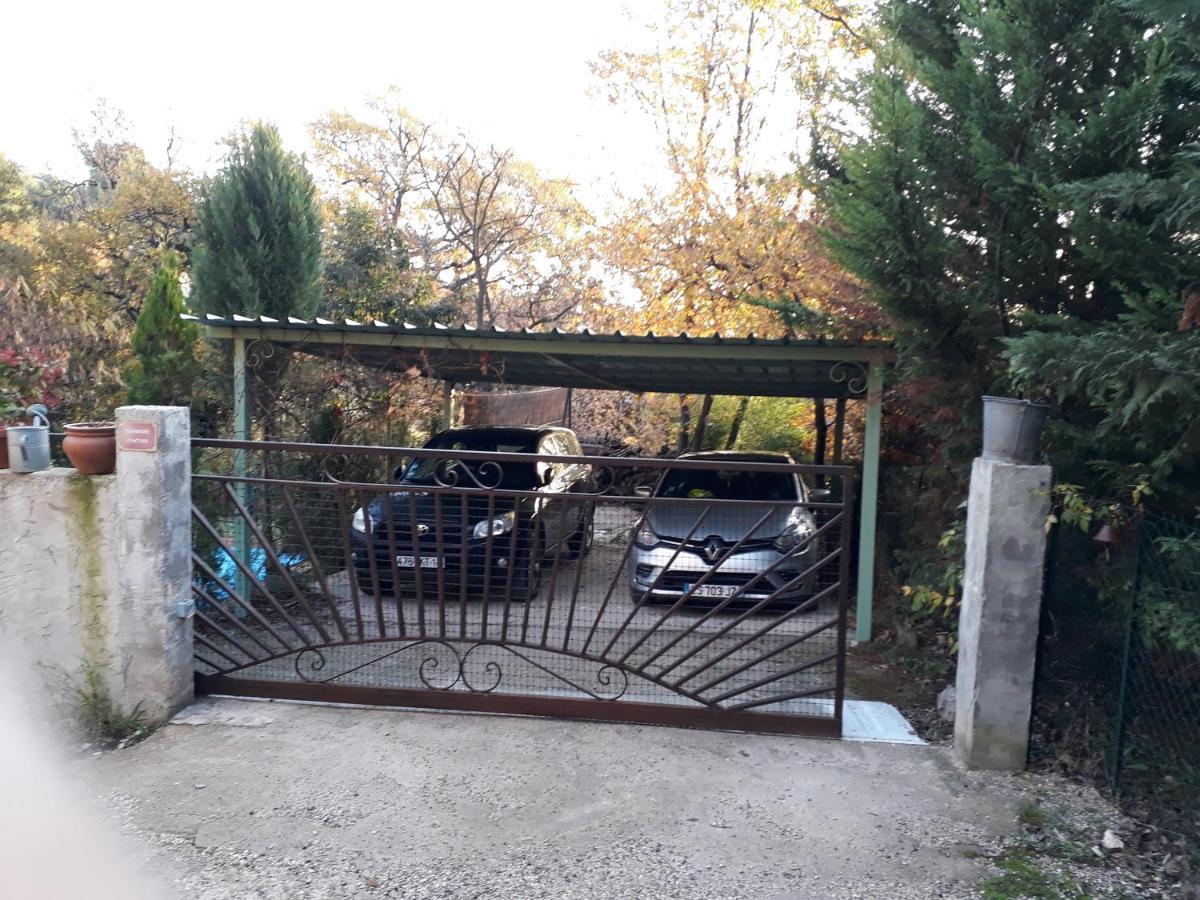 Patin Couffin Hotel Puyloubier Bagian luar foto